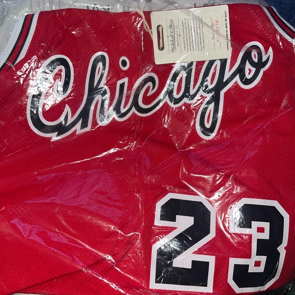 Mitchell & Ness Micheal Jordan Chicago 23 Hardwood Classic Jersey 84-85
